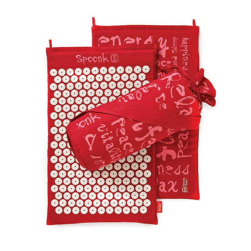 Bright red mat with white acupressure spikes. Comes in carry case of the same fabric.