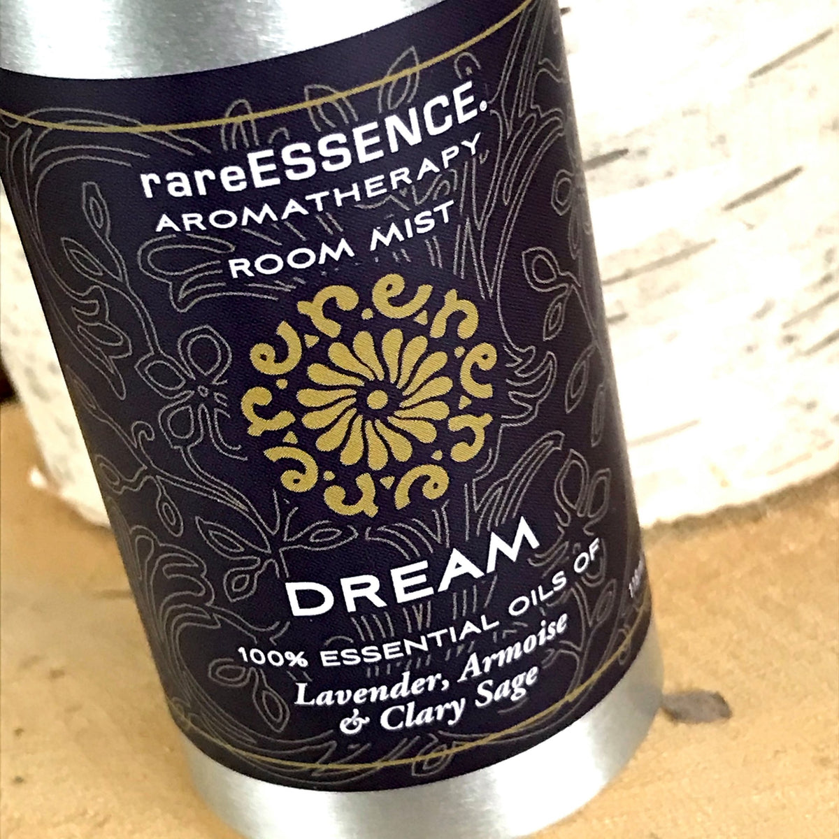 Dream room mist contains 100% pure lavender, armoise, and clary sage essential oils.