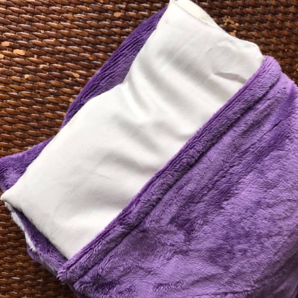 Spa wrap has a purple removable cover with a white muslin pack inside.