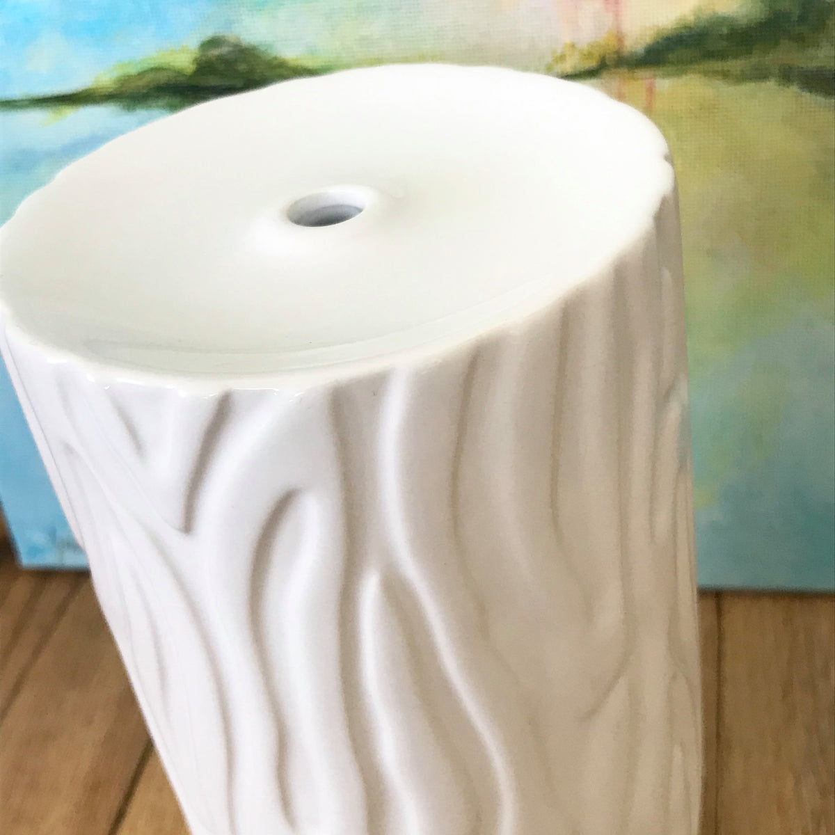 This clean and simple electric ceramic diffuser is perfect to diffuse essential oils in almost any room in your house or office! Features intermittent or continuous diffusion control, color changing light, and auto shut off features.